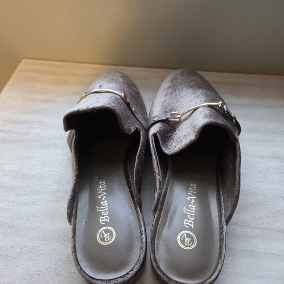 Bella Vita Women's Bab's Taupe Gray  Embossed Velvet Fairy Slip On Mules. Sz 10W - Picture 4 of 7